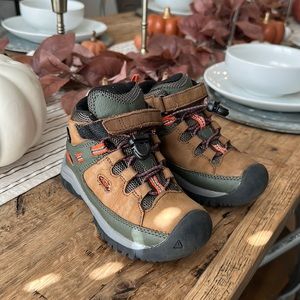 KEEN Kids

Targhee Mid Waterproof - size 10c